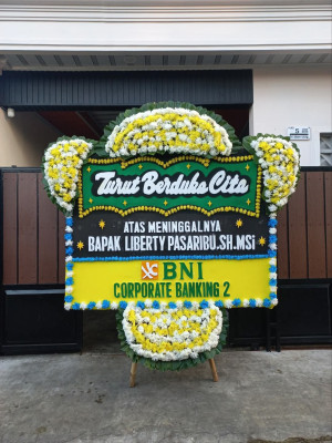 Papan Bunga Duka di Tanah Tumbuh