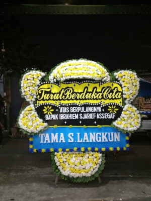 Papan Bunga Duka di Tanah Tumbuh