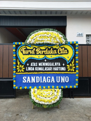 Papan Bunga Duka di Tanah Tumbuh