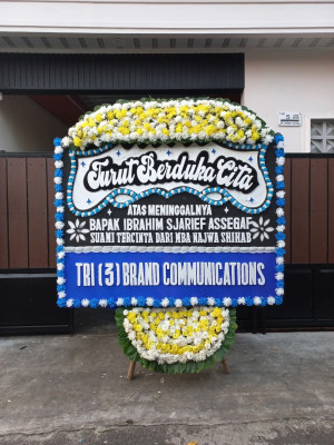 Papan Bunga Duka di Tanah Tumbuh